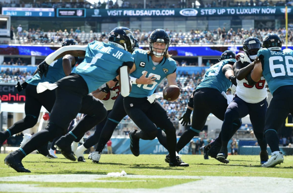 Travis Etienne outsnapped James Robinson again.