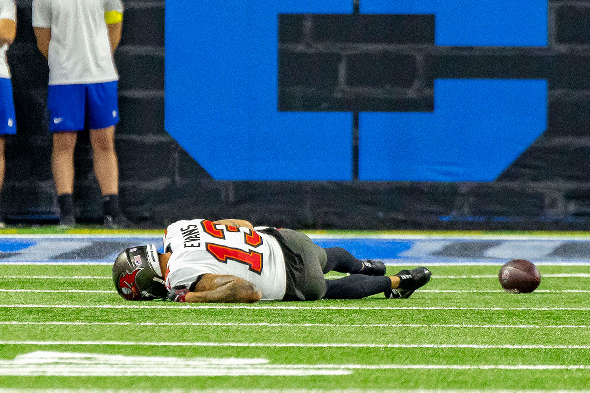 Mike Evans Injury Week 7